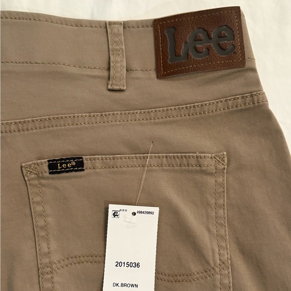 NWT Lee Extreme Motion Straight Fit Pants, Size 40x30 - Picture 6 of 10